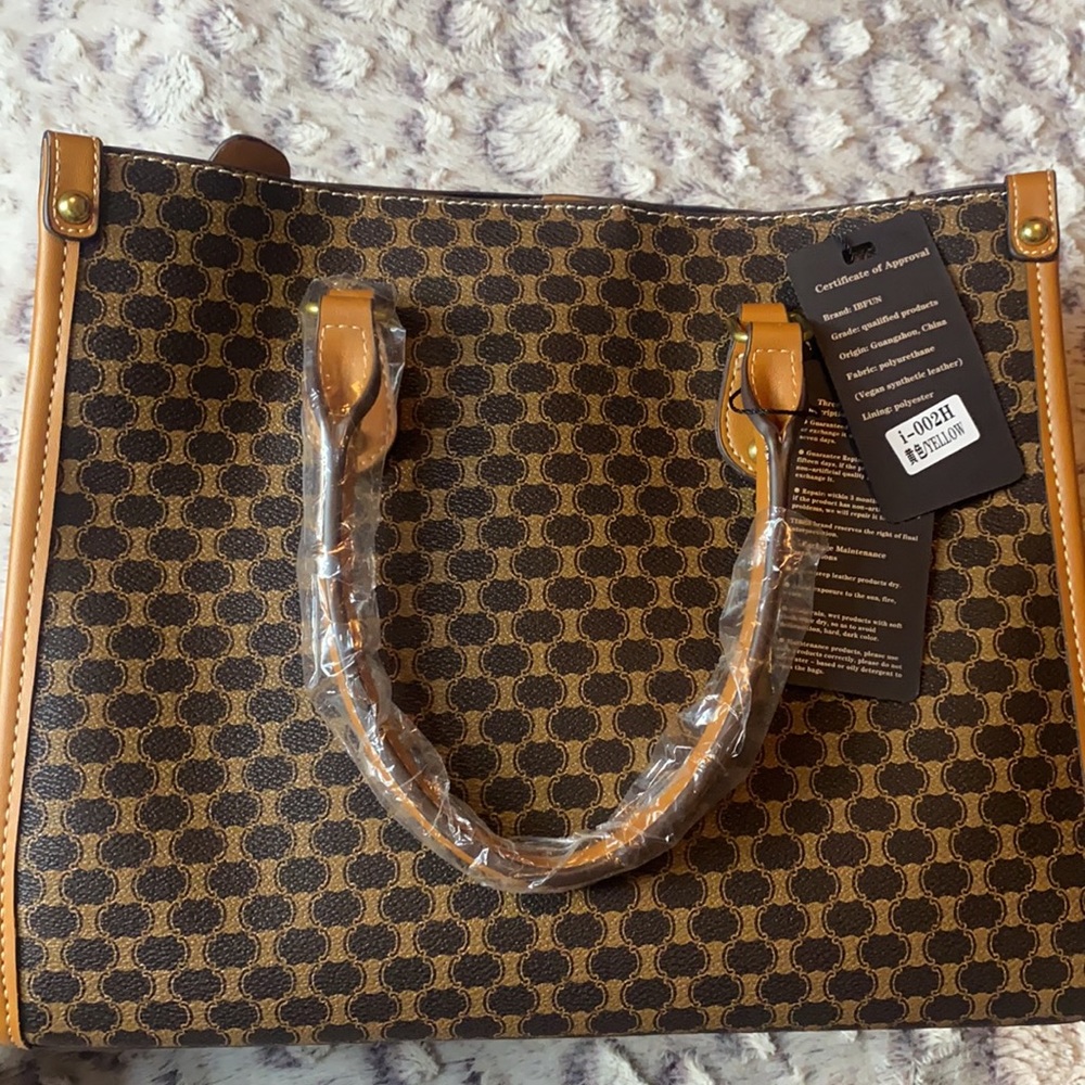 A vintage bag never worn ! Brand new !